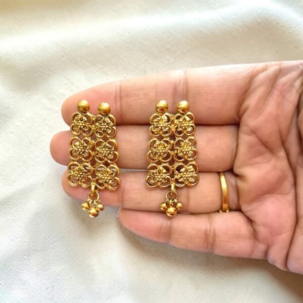 Antique Matt Finish Non Idol Floral Design Neckset With Stud Earrings ADNC08