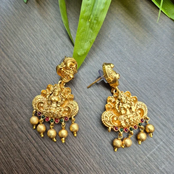 Antique Lakshmi Pendant with 26inc Chain - ADPC184